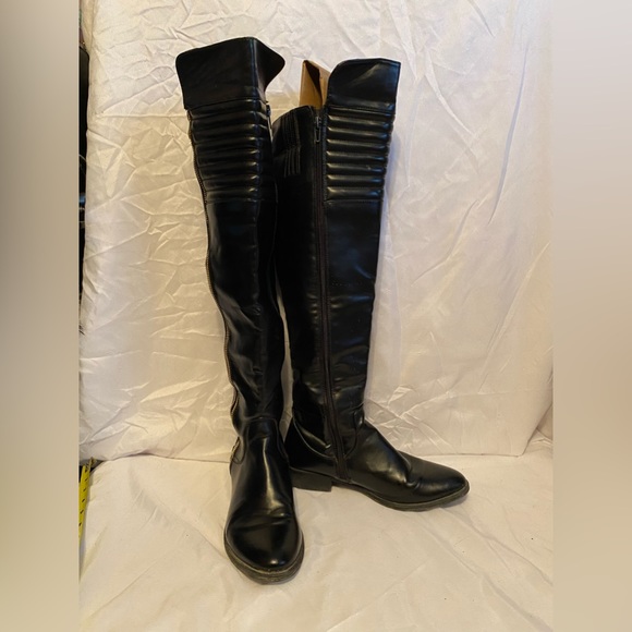 Black tall boots Size 6.5 will fit a size 7 - Picture 1 of 9